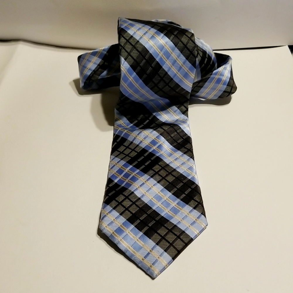 NWOT IZOD blue,black,gray& gold tie